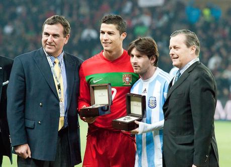 Découvrez le livre: « Messi VS Ronaldo: Qui est le meilleur? »