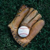 Un portefeuille confectionné grâce à d’anciens gants de baseball
