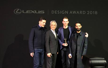 Lexus Design Award 2018. De g. à d.: Simone Farresin de Formafantasma (mentor), Yoshihiro Sawa (Président, L e x u s I n t e r n a t i o n a l ) , E l l i o t t P. Montgomery d'Extrapolation Factory (lauréat du Grand Prix), Andrea Trimarchi de Formafantasma (mentor)
