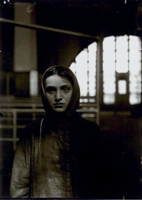 Lewis Hine, Young Russian Jewess, Ellis Island, 1905