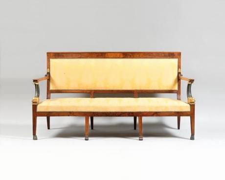Mobilier de salon Canapé et suite de six fauteuils en acajou noyer placage bois [ ] Auction est la plateforme de vente aux ench¨res d objets d art de