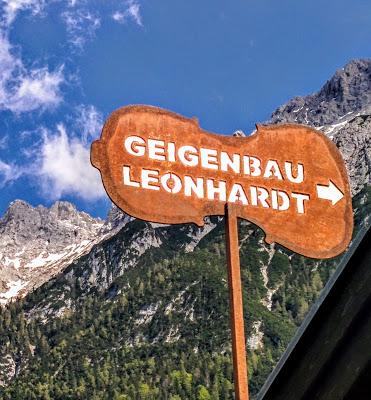 Geigenbau Leonhardt, un maître luthier à Mittenwald. Reportage photographique en 15 photos.