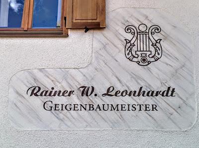 Geigenbau Leonhardt, un maître luthier à Mittenwald. Reportage photographique en 15 photos.
