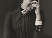 Jeune femme souriant