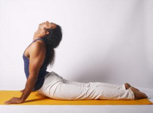 6 postures de yoga faciles posture du Cobra