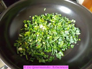Riz aux épinards et fanes à l'ail et condiment aux radis (Vegan)