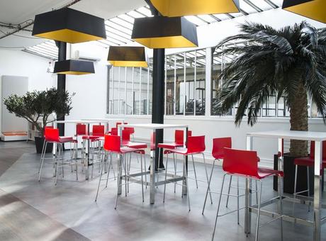 Cléram est une entreprise d aménagements de bureaux située   Paris En plus de 20 ans Cléram a su s entourer de partenaires me Nespresso Guerlain EDF