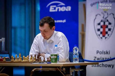Le champion d'échecs en titre Kacper Piorun mène avec 3½ points sur 4 - Photo © site officiel