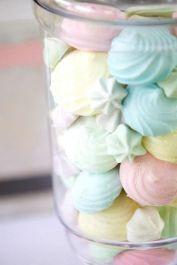 meringues pastel http://littlebigco.blogspot.fr/2013/04/ice-cream-themed-party-by-sugar-coated.html