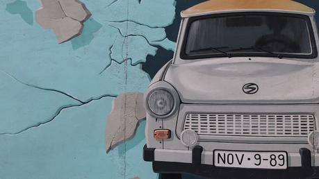 Trabant Mur de Berlin street art