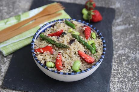  https://cuillereetsaladier.blogsCuillère et saladier : Salade de quinoa printanière au tartare d'algues (fraises, asperges,fèves)