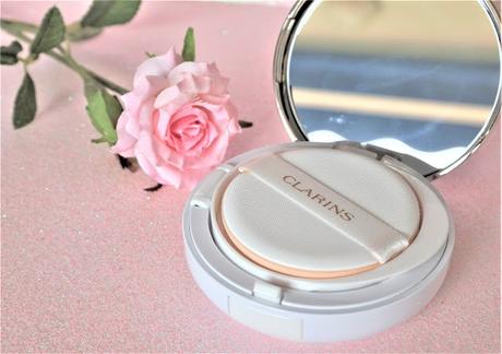 everlasting, cushion, clarins, fond de teint, compact protection, solaire, maquillage, houpette, pad
