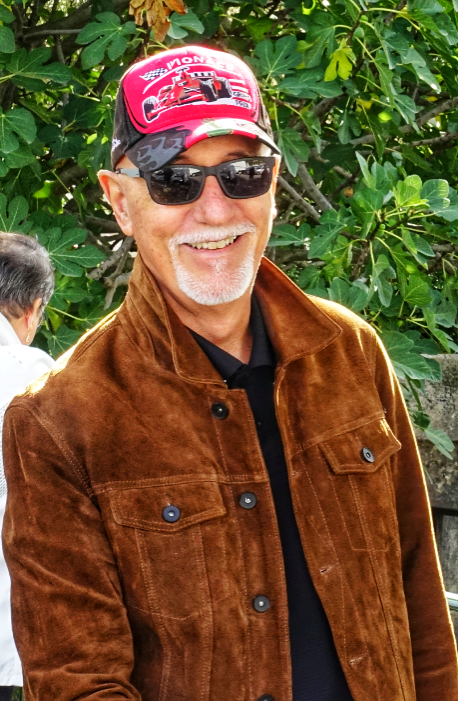 Photo de l'année dernière : j'avais 70 ans. Et, non, je n'ai pas changé 😉