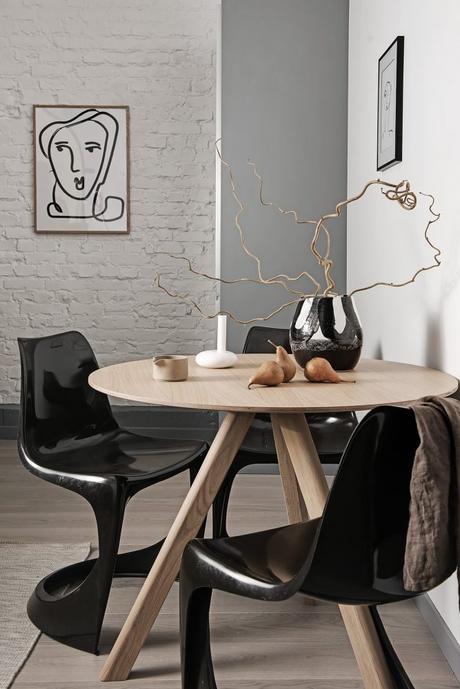 blog design decoration hipster salle a manger chaise noire brillante