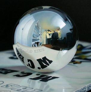 Jason de Graaf Autoportrait dans un miroir spherique