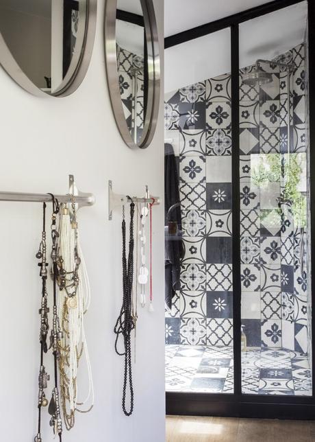 Visite déco : Une maison à la décoration minimaliste, ethnique et chaleureuse à Bordeaux (France) - www.decocrush.fr | @decocrush