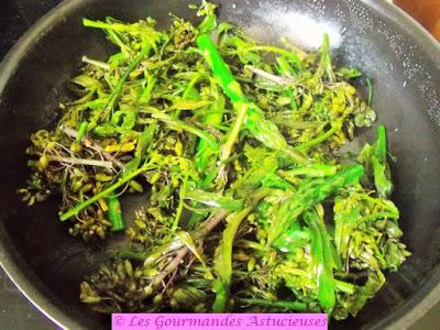 Mini-navets, épinards d'Asie, fleurs de choux et asperges, pour une assiette printanière (Vegan)