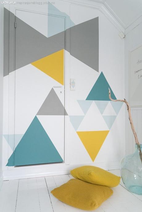 idée décorer une porte motif géométrique triangle peinture mur blog déco
