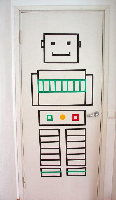 idée décorer une porte masking tape robot chambre enfant