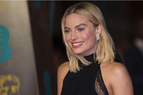 Margot Robbie, égérie de la nouvelle collection de la maison Chanel « Coco Neige »