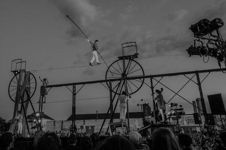 la mer débute avec une question