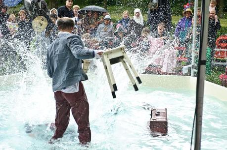 la mer débute avec une question