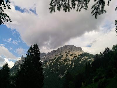 Kurpark Mittenwald: là tout n'est qu'ordre et beauté, luxe, calme et volupté!