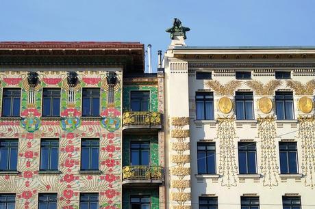 vienne art nouveau jugendstil sécession otto wagner maison majoliques médaillons