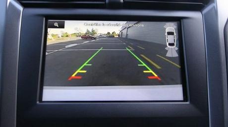 Le radar de recul pour bien anticiper et surveiller vos déplacements - Ford Mondeo Hybrid