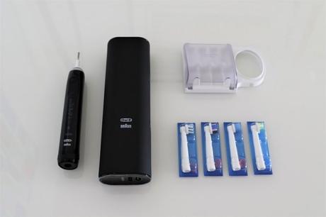 Oral-B Genius 9000 Black, le kit complet pour un brossage efficace !