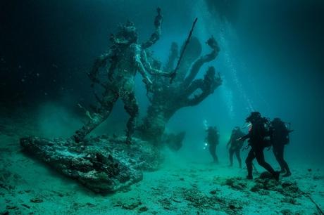 hydra_and_kali_discovered_by_four_divers_jpg_9225_north_499x_white
