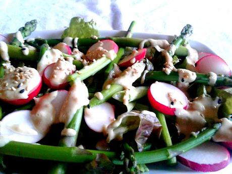 Salade d'asperges et radis à la japonaise Salade d'asperges et radis à la japonaise