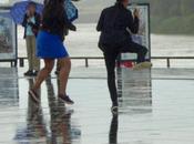 Heureux comme touriste Bordeaux quand pleut