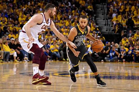 Cleveland vaincu par l'ange Stephen Curry