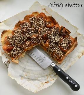 Une tarte à l'abricot et au romarin