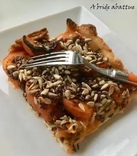 Une tarte à l'abricot et au romarin