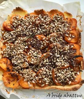 Une tarte à l'abricot et au romarin