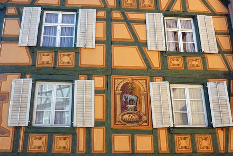 La façade peinte de l'Auberge de l'éléphant, Ribeauvillé © French Moments