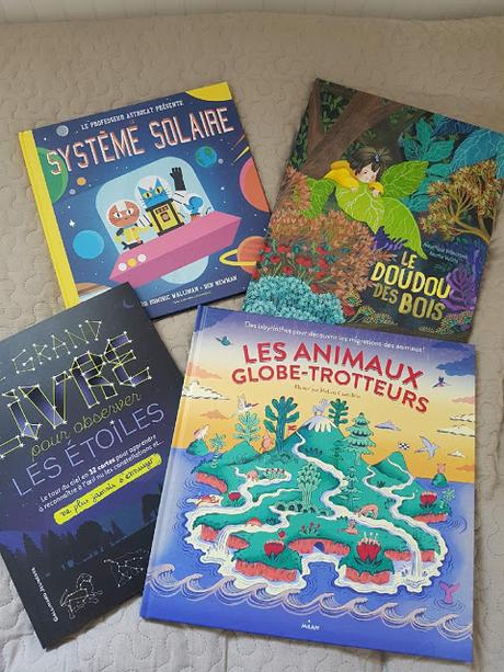 Feuilletage d'albums #75 : Lectures ♥ ♥ ♥ Le doudou des bois - Les animaux globe-trotteurs - Le grand livre pour observer les étoiles - Le professeur Astrocat présente le système solaire