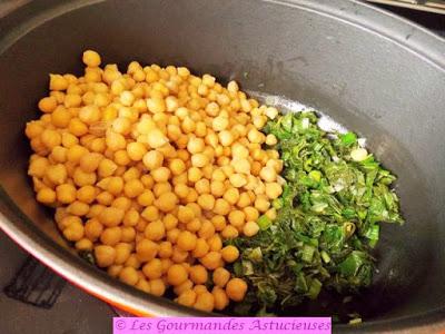 Repas complet Vegan et healthy (pois chiches, chou, salade) Repas complet Vegan et healthy (pois chiches, chou, salade)