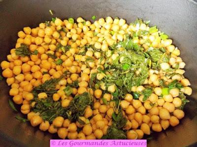 Repas complet Vegan et healthy (pois chiches, chou, salade) Repas complet Vegan et healthy (pois chiches, chou, salade)