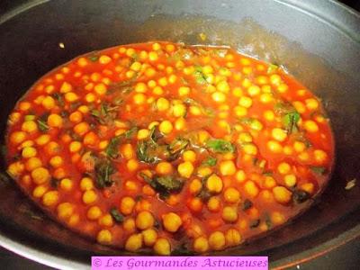 Repas complet Vegan et healthy (pois chiches, chou, salade) Repas complet Vegan et healthy (pois chiches, chou, salade)