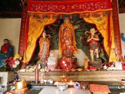 Sur la montagne, visite au temple de Guanyin