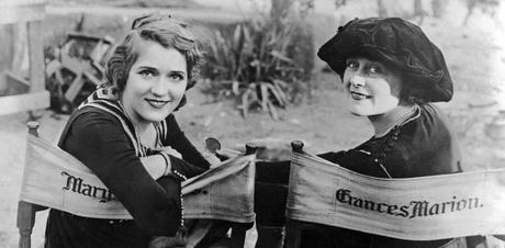Mary Pickford et Frances Marion en 1920, sur le tournage de «The Love Light» |