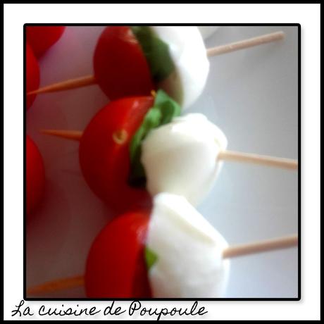 Brochettes tomate cerise moza basilic