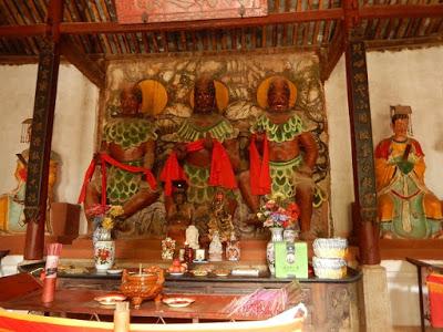 三皇殿, Sanhuang Dian．Temple des trois Empereurs, toujours sur Weibaoshan
