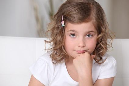 Les enfants critiqués deviennent moins sensibles aux expressions d'émotions