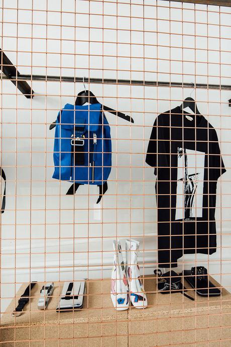 ALYX tient actuellement son Pop-up store à Paris en collaboration avec Nike ALYX tient actuellement son pop up store à Paris en collaboration avec Nike