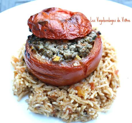 Tomates farcies à la courgette et au bœuf, riz à la tomate