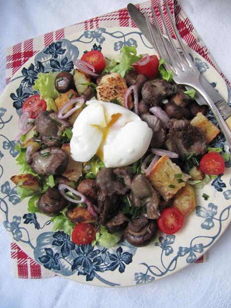 Salade de gésiers aux champignons & à l'oeuf cassé Salade de gésiers aux champignons & à l'oeuf cassé